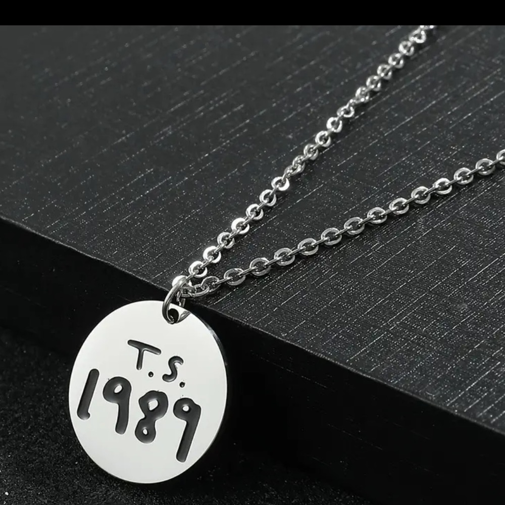 taylor swift necklace silver chain new 1989